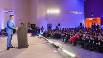 FNS Forum: Orrego participó de la apertura de las Charlas Inspiracionales, un espacio que invitó a reflexionar y reinventarse con tres invitados especiales